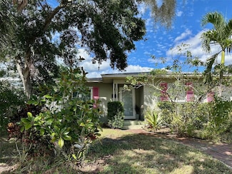 432 Woodlawn Ave, Belleair, FL 33756