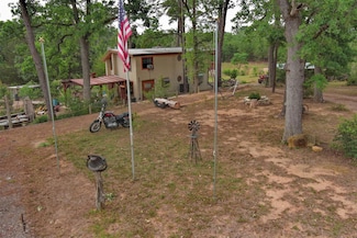 125 Turkey Trot, Smithville, TX 78957
