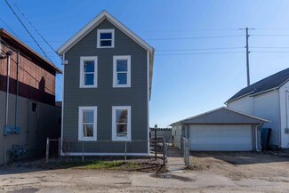 1359 Pine St, Dubuque, IA 52001