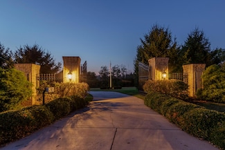 150 Old Woods Dr, Nicholasville, KY 40356
