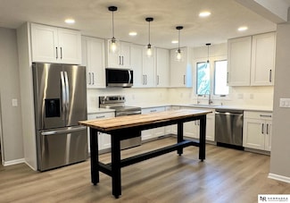 15705 Howard St, Omaha, NE 68118