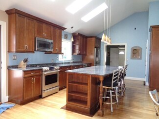 67 Idlewell St, Weymouth, MA 02188