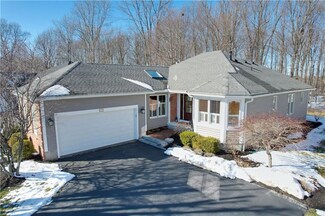 11 Hampshire Ln, Mendon, NY 14506