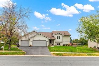 1250 Lake Susan Hills Dr, Chanhassen, MN 55317