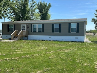 28962 210th St, Maryville, MO 64468