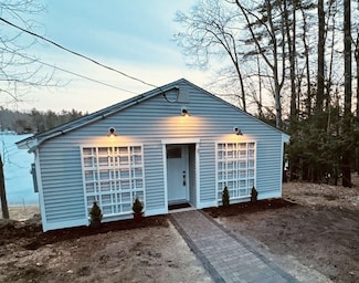 8 Layne Dr, Lee, NH 03861