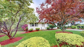 10 Briarwood Rd, Woburn, MA 01801