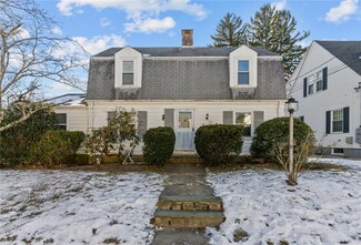 43 Rockland Ave, Cranston, RI 02910