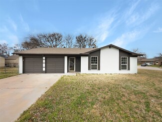 3509 Cobblestone Dr, Forest Hill, TX 76140