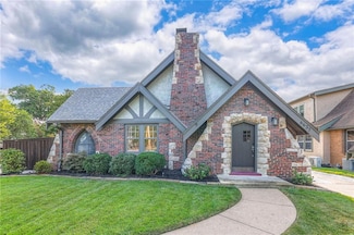 6637 Oak St, Kansas City, MO 64113