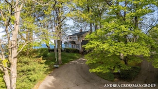 5011 Rosabelle Beach Ave, Holland, MI 49424