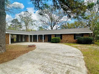 118 Essex Ct, Picayune, MS 39466