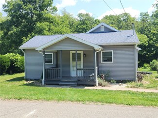 4447 Hollow Rd, New Castle, PA 16101