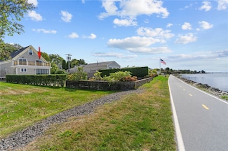 825 Hope St, Bristol, RI 02809