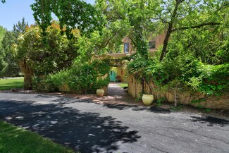 1600 Padre Roberto Rd NW, Los Ranchos, NM 87107