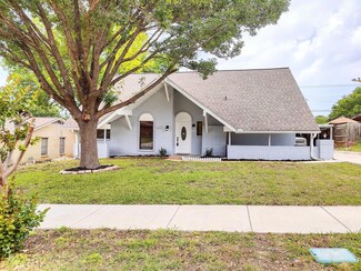126 W Phillips Ct, Grand Prairie, TX 75051