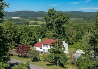 135 S Quaker Hill Rd, Patterson, NY 12563