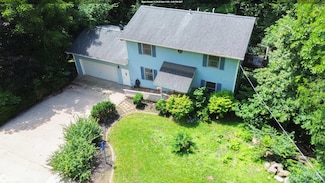 10591 Rolling Hills Dr, Burlington, IA 52601