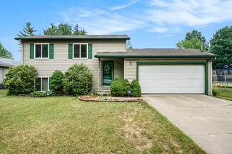 914 Elm St, Paw Paw, MI 49079