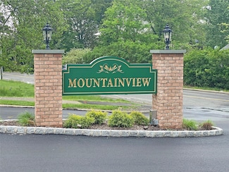 521 Sierra Vista Ln, Valley Cottage, NY 10989