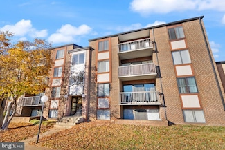 9728 Kingsbridge Dr Unit 302, Fairfax, VA 22031