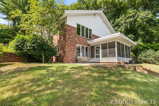 683 W Pickeral Lake Dr, Newaygo, MI 49337