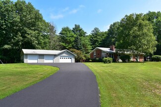 385 Leroux Rd, Middle Grove, NY 12850
