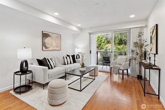 3022 SW Bradford St Unit 305, Seattle, WA 98126