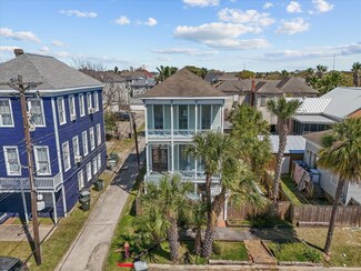 1014 20th St, Galveston, TX 77550