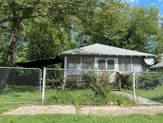 904 E Hill St, Independence, KS 67301