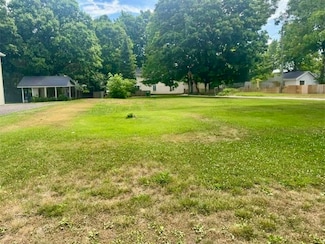 402 N Spruce St, Vicksburg, MI 49097