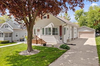 1108 Lindbergh Ave, Waukesha, WI 53188