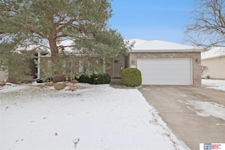 1621 Old Farm Rd, Lincoln, NE 68512