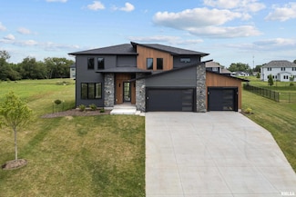 383 Madison Dr, Riverdale, IA 52722