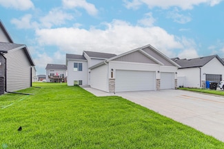 7464 20th St S, Fargo, ND 58104