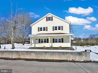 5 Laudemans Ln, Pottsville, PA 17901