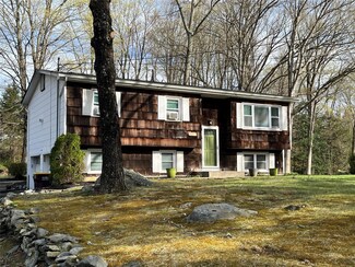1775 Lakes Rd, Monroe, NY 10950