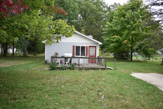 932 S Mcclelland Rd, White Cloud, MI 49349