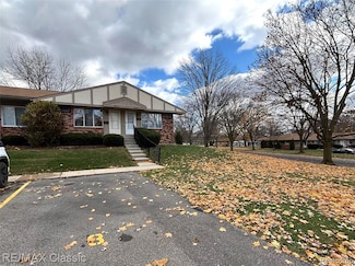 25124 Potomac Dr Unit 7, South Lyon, MI 48178