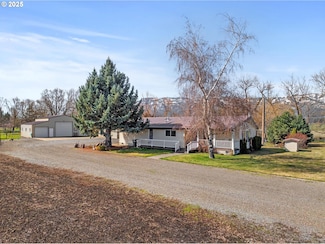 812 Courtney Ln, Summerville, OR 97876