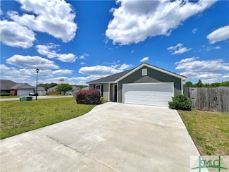 111 Auburn Cir, Glennville, GA 30427