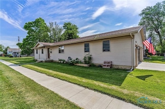 1032 Adams St, Findlay, OH 45840