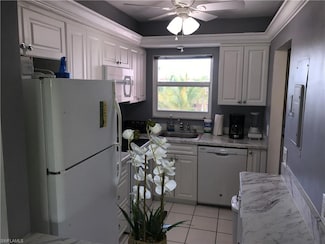 225 Turtle Lake Ct Unit 301, Naples, FL 34105