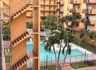 1900 W 54th St Unit 320, Hialeah, FL 33012