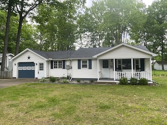 125 McDonald Dr, Houghton Lake, MI 48629