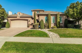 3265 Rall Ave, Clovis, CA 93619