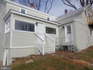 10026 Crest Hill Rd, Marshall, VA 20115
