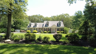 9 Deerfield Dr, Wading River, NY 11792