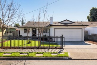 780 Schembri Ln, East Palo Alto, CA 94303