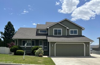5002 Overbluff Dr, Yakima, WA 98901